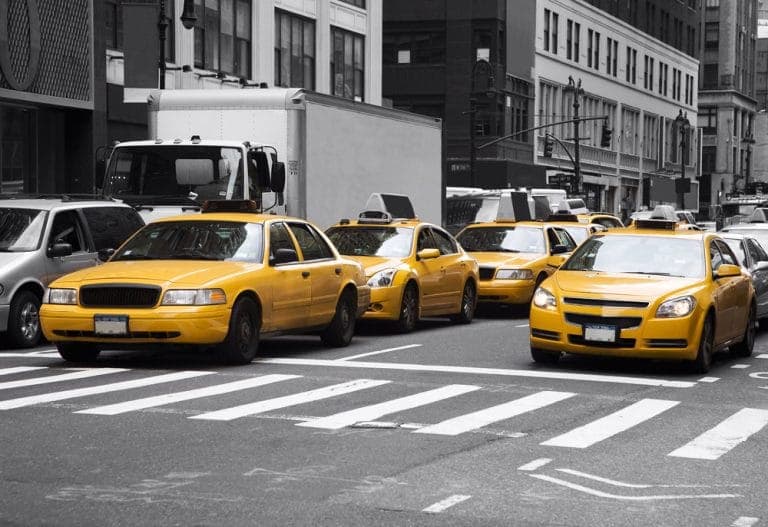 Exemple de fort contraste noir et jaune en signalétique